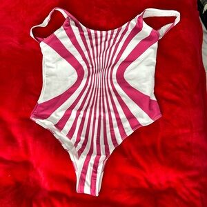 NWT WOMENS ONE PIECE SEXY FLATTERING BATHING SUIT